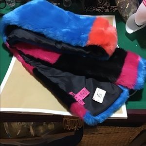 BETSEY JOHNSON TROLLS SCARF NWT COLORFUL SO SOFT